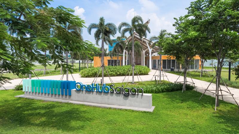 OneHub Saigon là khu phức hợp văn phòng thương mại có phong cách thiết kế theo mô hình campus-style có không gian mở, tập trung phát triển cộng đồng tri thức năng động và sáng tạo.
