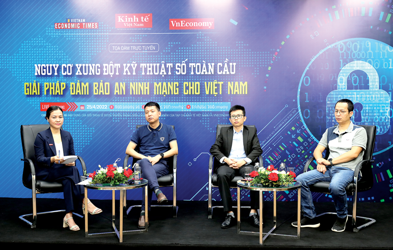 Analysts at “The risk of a global digital conflict - Solutions to ensure network security for Vietnam” dialogue held by VnEconomy.