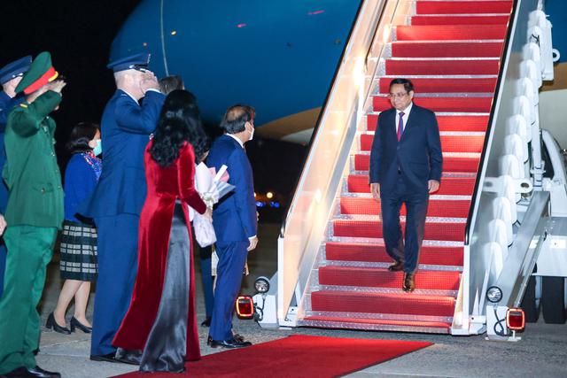 Thủ tướng Phạm Minh Chính và Đoàn đại biểu Việt Nam đã hạ cánh xuống sân bay quân sự Andrews ở Washington - Ảnh: VGP