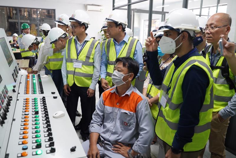 Đoàn công tác tham quan nhà máy của Công ty Indochine Imex. Ảnh GIZ Việt Nam.