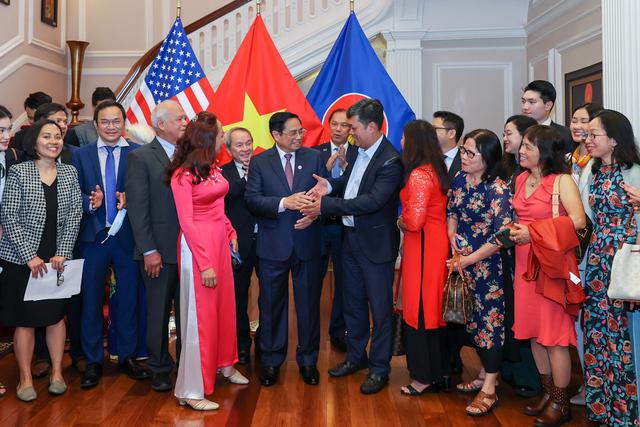 Thủ tướng Phạm Minh Chính gặp gỡ đại diện cộng đồng người Việt ở khu Bờ Đông Hoa Kỳ. Ảnh - VGP. 