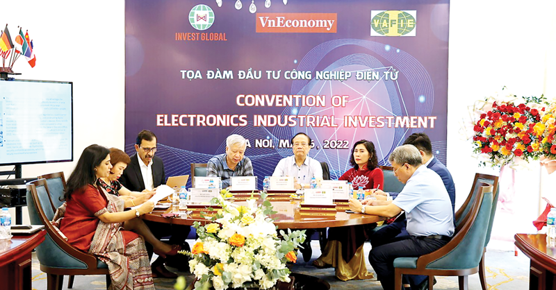 Tọa đàm “Đầu tư công nghiệp điện tử” doTạp chí Kinh tế Việt Nam/VnEconomy phối hợp với Hiệp hội Doanh nghiệp Đầu tư nước ngoài (VAFIE), Invest Global tổ chức.