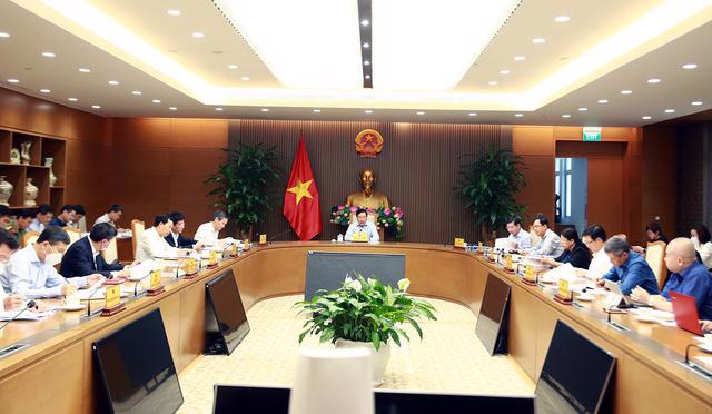 Standing Deputy Prime Minister Pham Binh Minh chairing the meeting with the nine ministries. Source: VnEconomy