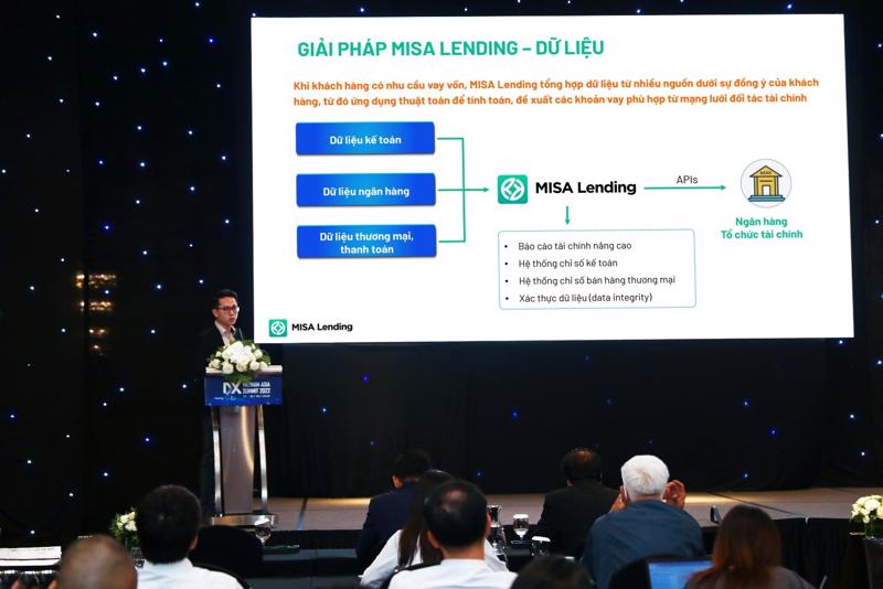 Ông Nguyễn Như Hiếu, Giám đốc sản phẩm, Công ty Cổ phần MISA có bài trình bày ấn tượng về nền tảng kết nối vay vốn doanh nghiệp MISA Lending tại DX Summit 2022.