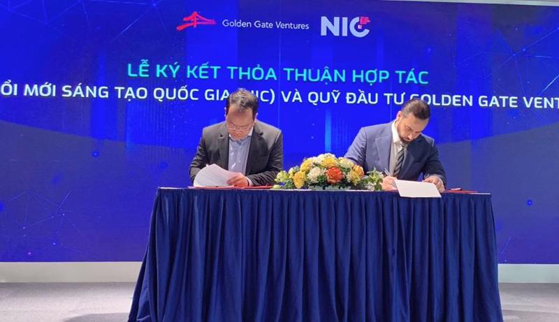 The signing ceremony between Golden Gate Ventures and the National Innovation Center.