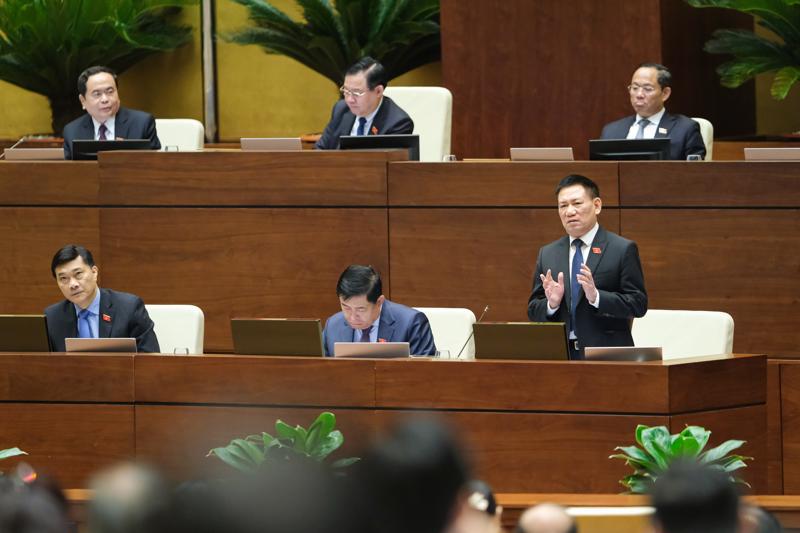 Bộ trưởng Bộ Tài chính Hồ Đức Phớc phát biểu giải trình một số nội dung đại biểu Quốc hội nêu - Ảnh: Quochoi.vn