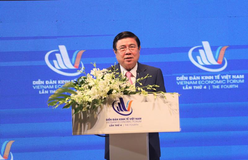 Phó Trưởng Ban Kinh tế Trung ương Nguyễn Thành Phong phát biểu tổng kết các hội thảo chuyên đề tại Diễn đàn Kinh tế Việt Nam lần thứ 4.