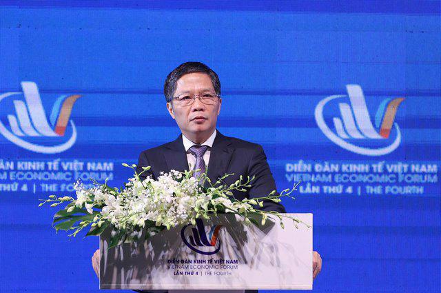 Head of the Party Central Committee's Economic Commission Tran Tuan Anh gives an opening speech at the 4th Vietnam Economic Forum plenary session (Source from VnEconomy.vn)