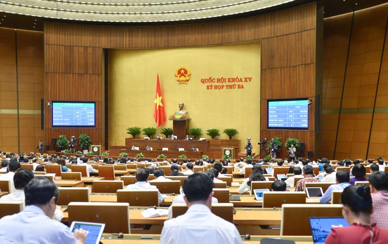 Quốc hội biểu quyết thông qua Nghị quyết về Chương trình giám sát của Quốc hội năm 2023 - Ảnh: Quochoi.vn