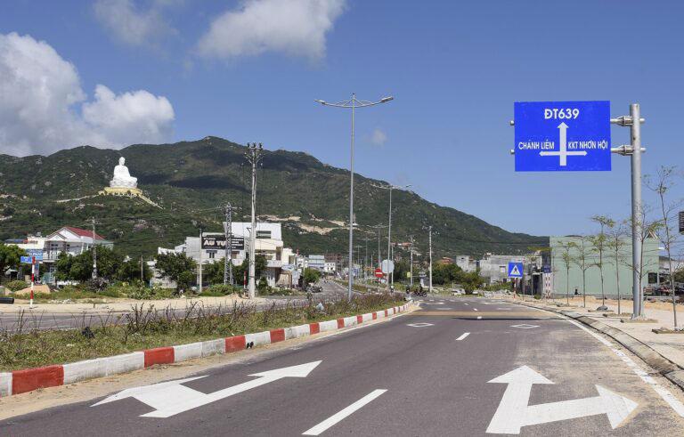 Tuyến đường ven biển 639 dài 107 km nối Quảng Ngãi với Phú Yên qua địa bàn tỉnh Bình Định