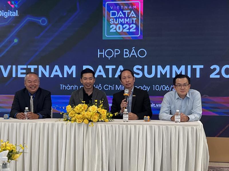 Đại diện Ban tổ chức diễn đàn Vietnam Data Summit 2022 họp báo sáng 10/6/2022 tại TP.HCM.