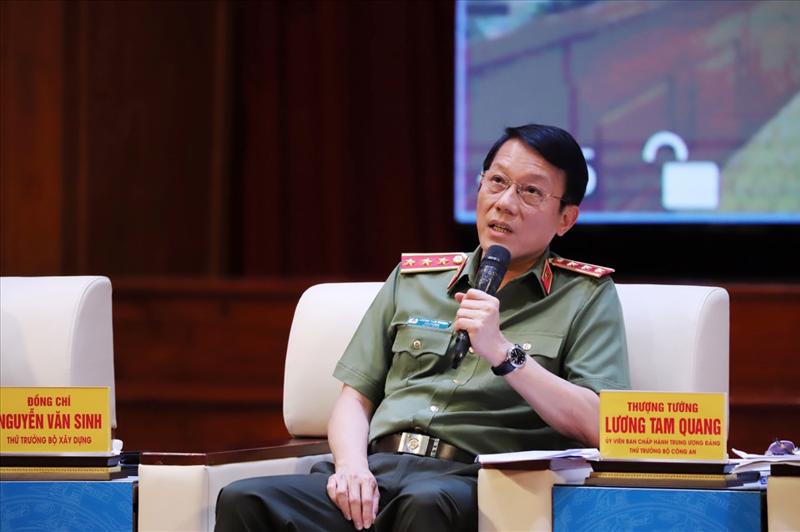 Thượng tướng Lương Tam Quang, Thứ trưởng Bộ Công an thông tin về tình hình xử lý tội phạm tín dụng đen. Ảnh - Hải Nguyễn. 