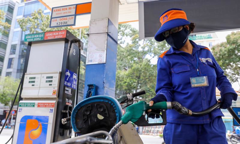 MoF proposes cutting environmental protection tax on gasoline
