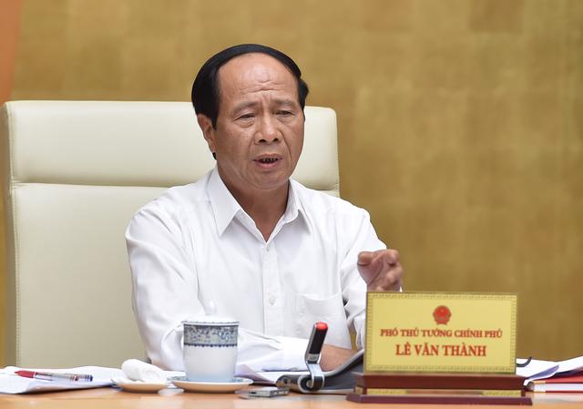 Phó Thủ tướng Lê Văn Thành yêu cầu, từ nay tới cuối năm, dứt khoát phải hoàn thành 361 km của giai đoạn 1 và phê duyệt 12 dự án thành phần giai đoạn 2 trong tháng 6 để khởi công trong tháng 12.(Ảnh: VGP).