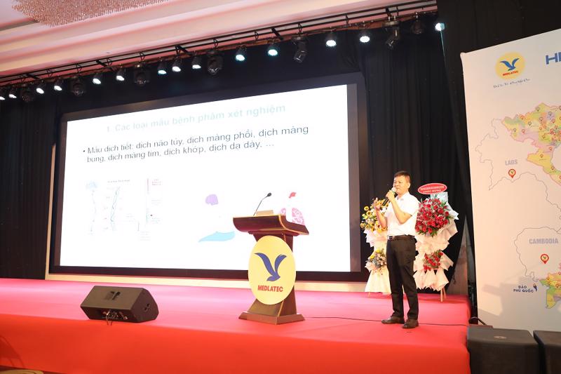 PGS.TS Phạm Văn Trân chia sẻ về ý nghĩa của xét nghiệm trong chẩn đoán bệnh tại hội nghị.