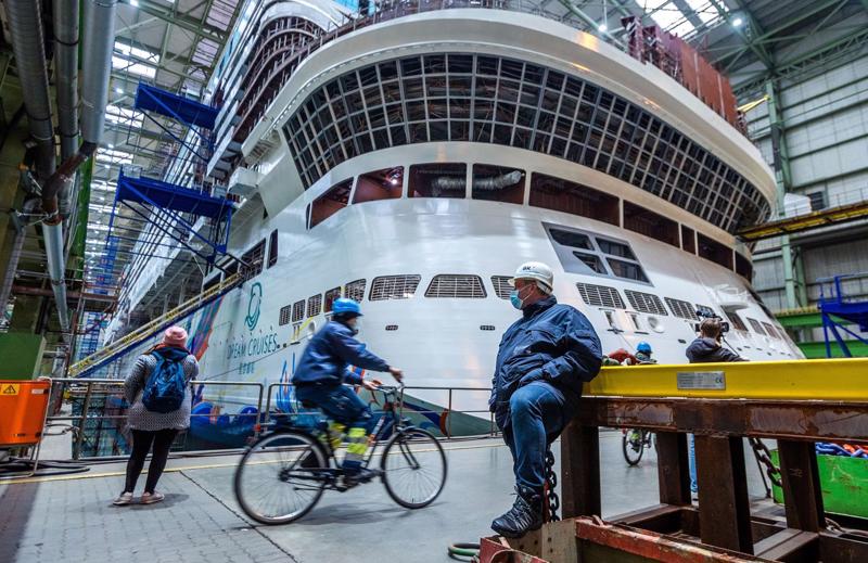 Tàu Global Dream tại xưởng đóng tàu Wismar - Ảnh: Bloomberg.