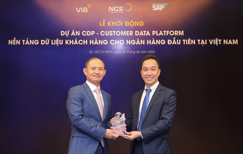 Đại diện VIB và SAP Việt Nam tại Lễ khởi động dự án CDP.