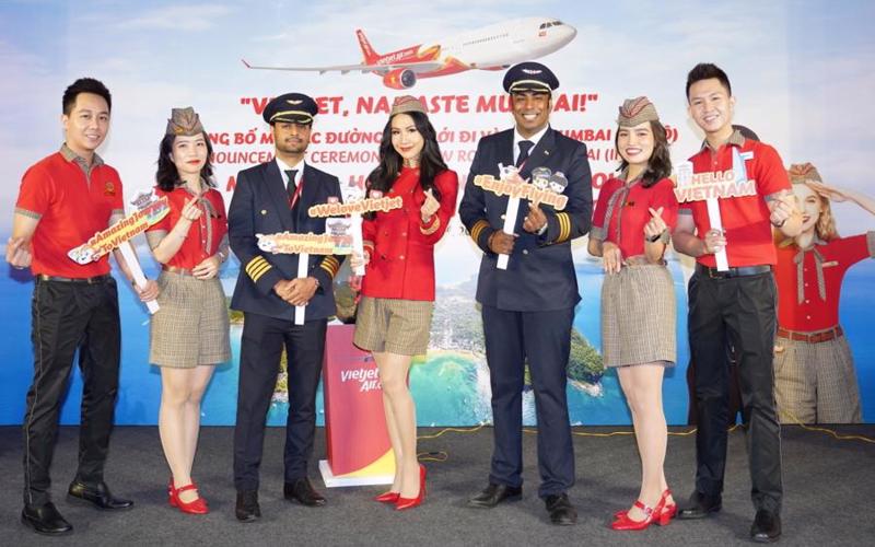 Vietjet Air announcing the new routes between Vietnam and India.
