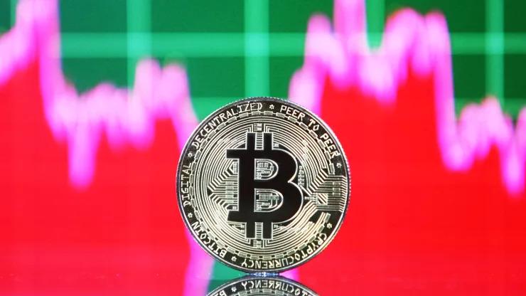 Bitcoin đã tăng lên mức cao kỷ lục gần 69.000 USD vào đỉnh cao của cơn sốt tiền ảo năm 2021. Vào năm 2022, nó lại phát triển theo hướng ngược lại | Nurphoto Getty Images