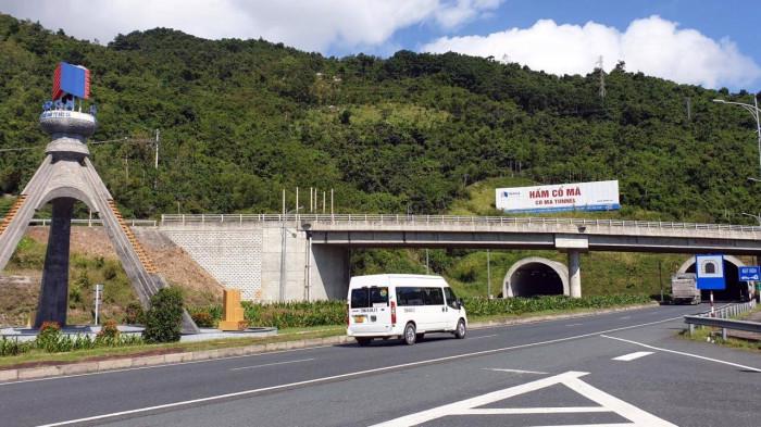 Dự án cao tốc Vân Phong - Nha Trang có điểm đầu tại vị trí giao với đường dẫn phía nam hầm đường bộ đèo Cổ Mã.