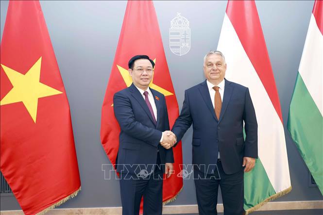Chủ tịch Quốc hội Vương Đình Huệ và Thủ tướng Hungary Viktor Orbán - Ảnh: TTXVN