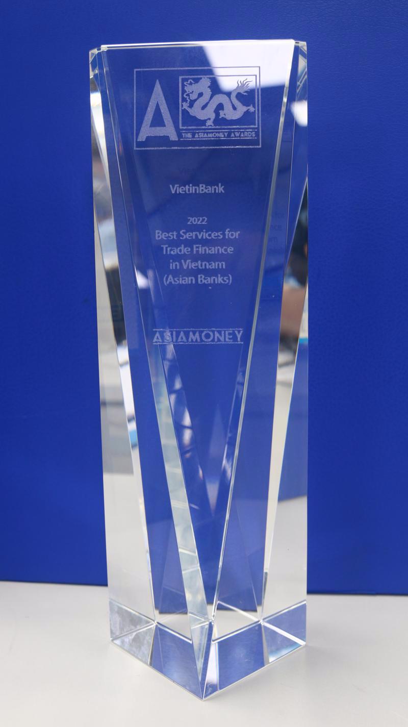 VietinBank’s award as Best Trade Finance Service Provider in Vietnam 2022. Photo: VnEconomy