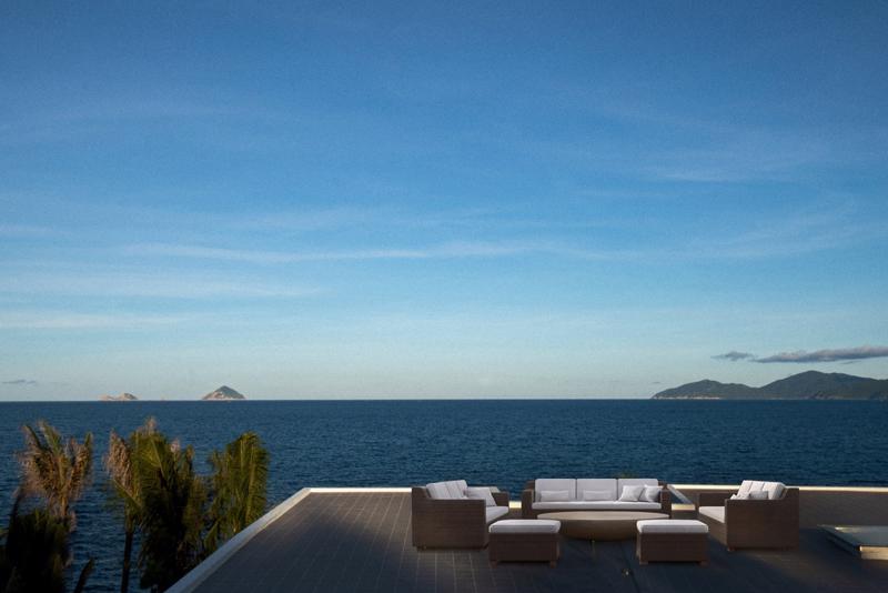 Ocean Sky Lounge - nét kiến trúc riêng biệt của Signature, mở ra tầm nhìn xanh không giới hạn.