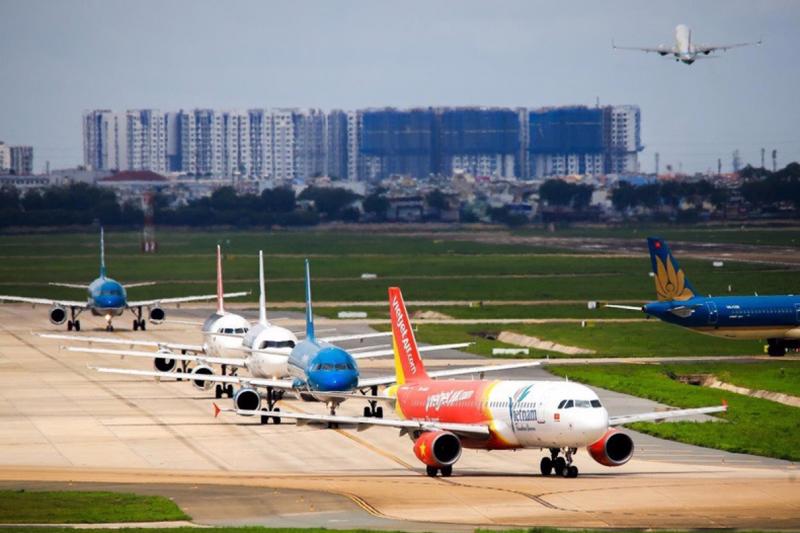 Việc khôi phục đường bay quốc tế tại các thị trường trọng điểm vẫn gặp khó cùng chi phí nhiên liệu bay “leo thang chóng mặt” khiến các hãng bay vẫn chìm sâu vào thua lỗ.