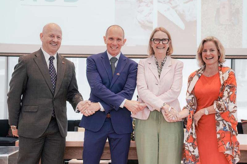 (Left to right) Mr. Simon Fraser - AusCham Executive Director, Mr. Simon Pugh- AusCham President, Ms. Sarah Hooper- Australian Consul General, Ms. Rebecca Ball- Australian Senior Trade Commissioner