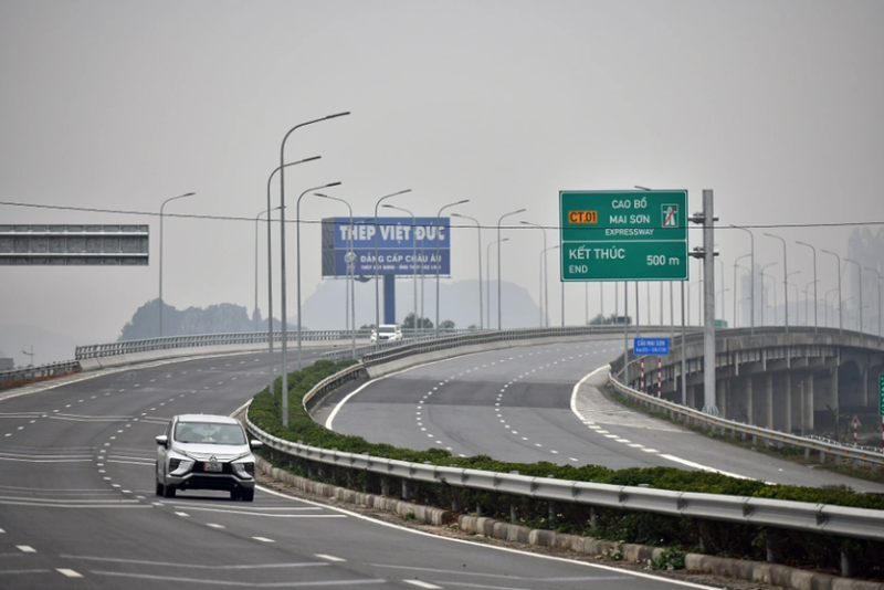 PM calls for Ninh Binh - Nam Dinh - Thai Binh - Hai Phong Expressway to be built in PPP form