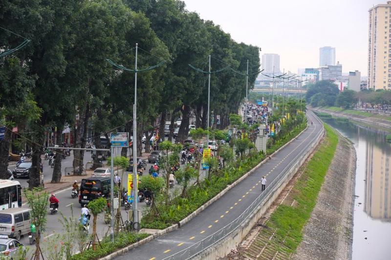 Năm 2019, Hà Nội làm đường ven sông Tô Lịch dài 3 km dành cho người đi bộ, xe đạp - Ảnh: Sưu tầm