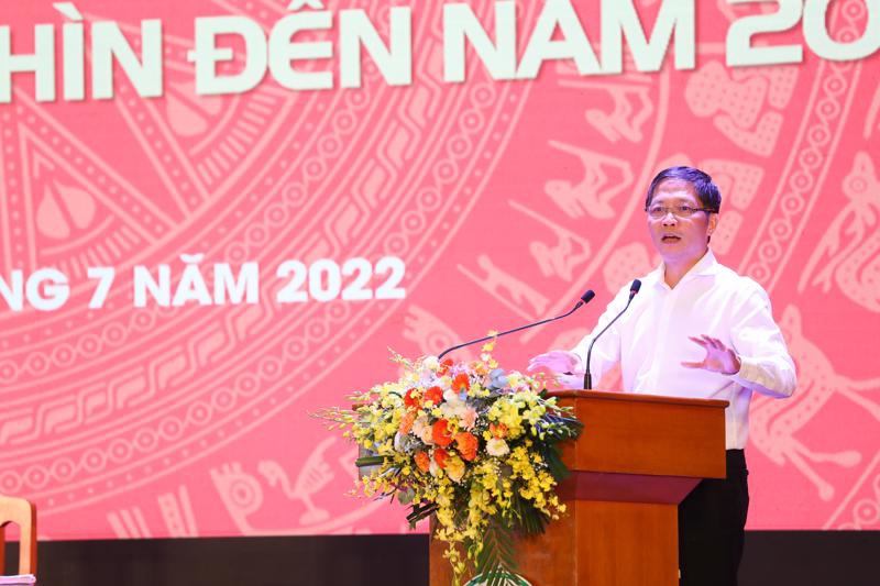 Head of the Central Economic Commission Tran Tuan Anh addresses the conference (Source: VnEconomy)