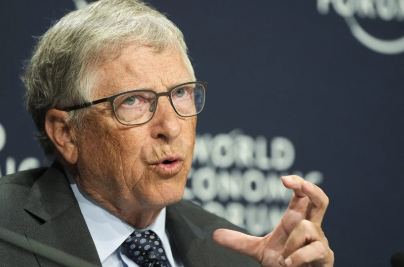 Tỷ phú Bill Gates phát biểu trong một cuộc họp báo tại Diễn đàn Kinh tế Thế giới (WEF) ở Davos, Thụy Sĩ hồi tháng Năm - Ảnh: AP
