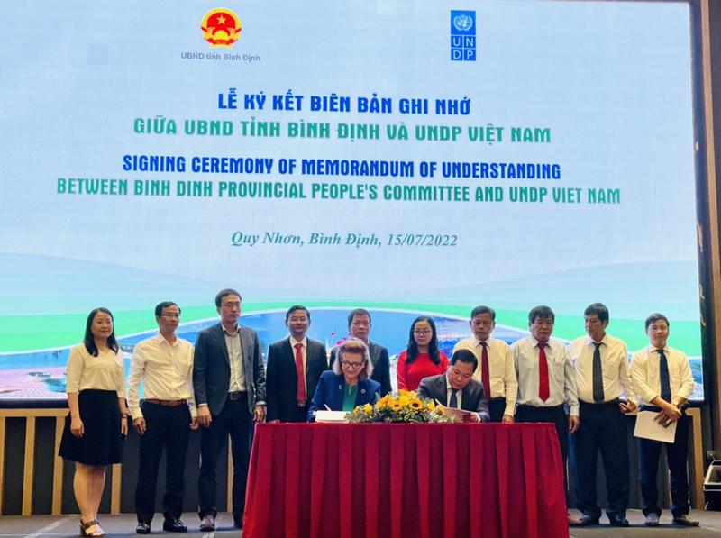 Ký kết dự án giữa UNDP và tỉnh Bình Định.