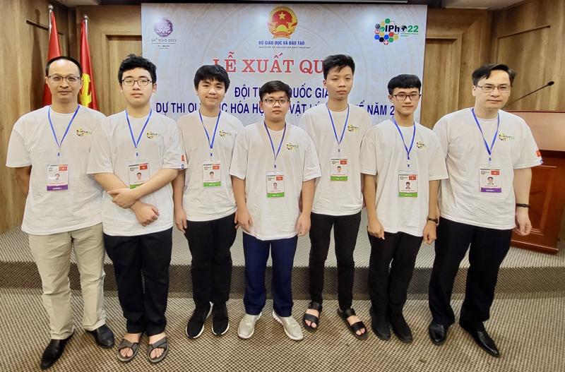 Đội tuyển Việt Nam tham dự Olympic Vật lí quốc tế 2022.