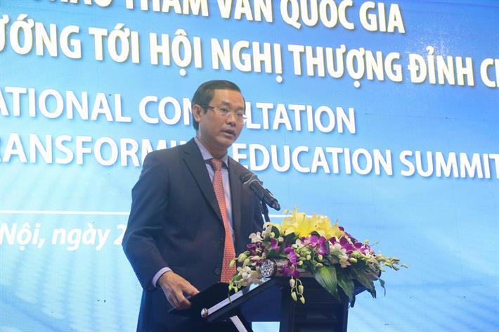 Thứ trưởng Bộ Giáo dục và Đào tạo Nguyễn Văn Phúc phát biểu tại Hội thảo.
