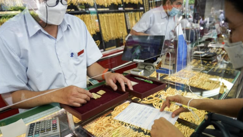Một cửa hàng vàng ở Bangkok, Thái Lan, hôm 10/3/2022 - Ảnh: Getty/CNBC.