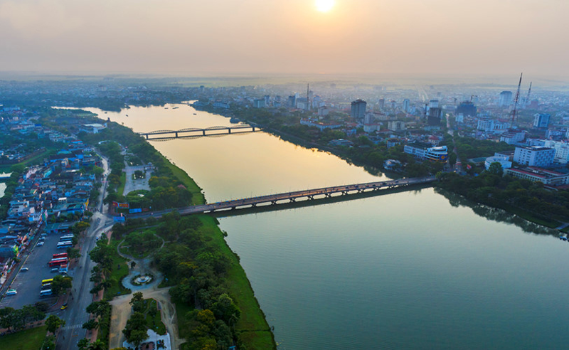 Đến năm 2025, phát triển Thừa Thiên-Huế trở thành đô thị trực thuộc Trung ương trên nền tảng bảo tồn, phát huy giá trị di sản cố đô và bản sắc văn hoá Huế, với đặc trưng văn hoá, di sản, sinh thái, cảnh quan, thân thiện môi trường...