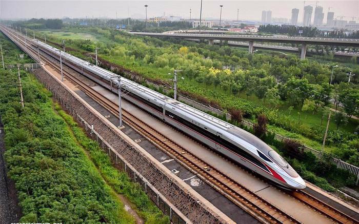 Đến năm 2050 sẽ xây dựng trước 3 đoạn của tuyến đường sắt tốc độ cao Bắc - Nam (Hà Nội - Vinh, Vinh - Nha Trang, Nha Trang - TP. Hồ Chí Minh) với kinh phí hơn 1,3 triệu tỷ đồng.