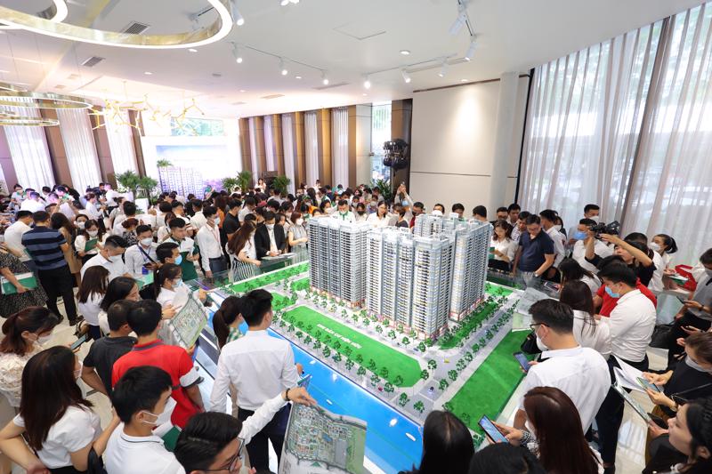 Lễ giới thiệu dự án Hanoi Melody Residences thu hút đông đảo khách hàng tham gia trong bối cảnh nguồn cung khan hiếm.