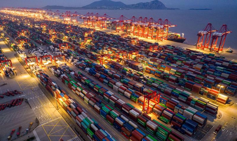 Một cảng biển của Trung Quốc - Ảnh: Bloomberg.