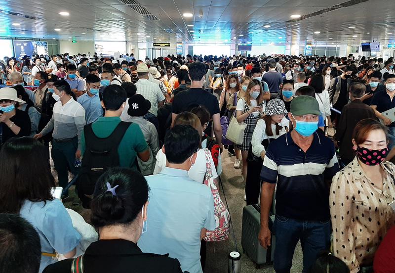 Những tháng gần đây, sân bay Tân Sơn Nhất luôn ở trong tình trạng quá tải