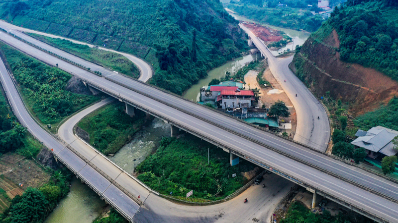 Tuyến đường nối cao tốc Hà Nội - Lào Cai đến thị xã Sa Pa có tổng mức đầu tư hơn 2.500 tỷ đồng.