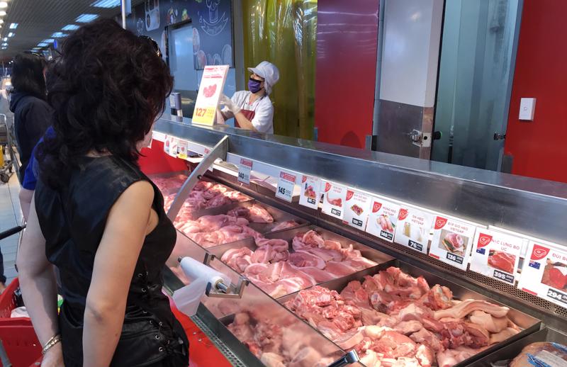 Số liệu của Tổng cục Thống kê cho thấy, trong tháng 7, giá thực phẩm tăng 1,6% so với tháng 6, chủ yếu do giá thịt lợn tăng 4,29%, 