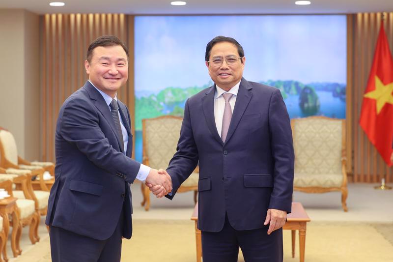 Mr. Roh Tae-Moon, CEO of Samsung Electronics, meets with Prime Minister Pham Minh Chinh on August 5. Source: VGP