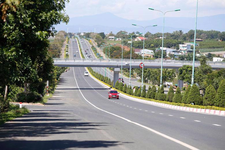 Cao tốc Dầu Giây – Liên Khương có tổng chiều dài 200,3km, đi qua hai tỉnh Đồng Nai và Lâm Đồng, được đầu tư theo hình thức BOT. 