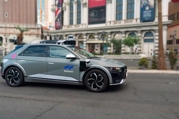 Xe Hyundai tự hành, chạy hoàn toàn bằng điện của Motional hiện có sẵn trên ứng dụng Lyft tại Las Vegas. Ảnh: Motional.