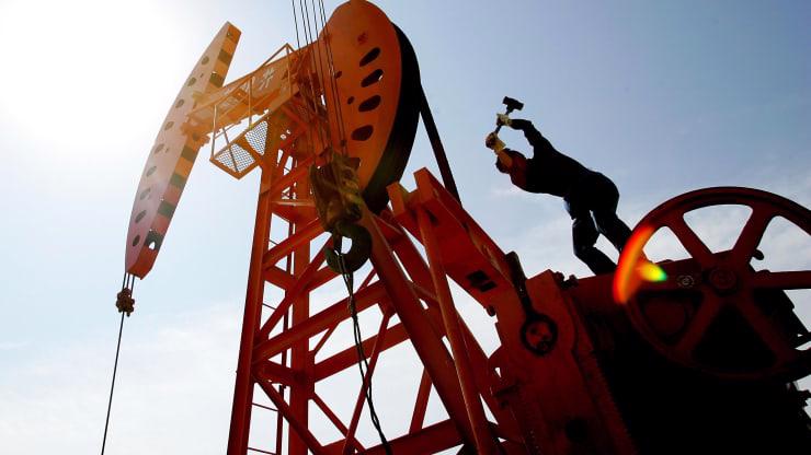 Trong khi tăng mạnh nhập khẩu dầu từ Nga, Trung Quốc giảm mua mặt hàng này từ Angola và Brazil - Ảnh: Getty Images