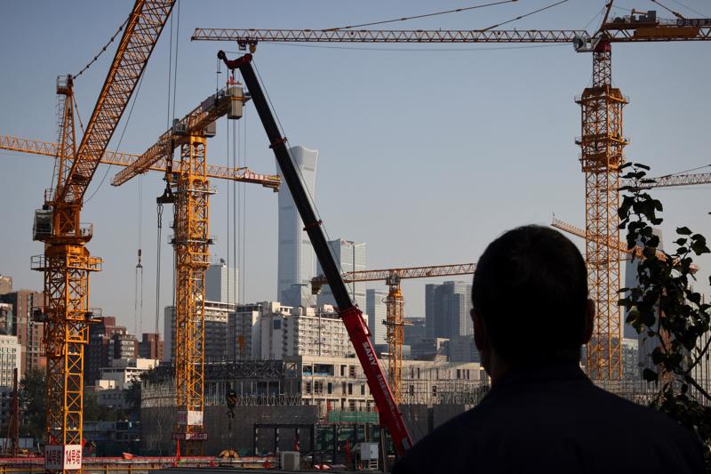 Cuộc khủng hoảng trong ngành bất động sản đang đặt ra áp lực lớn đối với nền kinh tế Trung Quốc - Ảnh: Reuters.