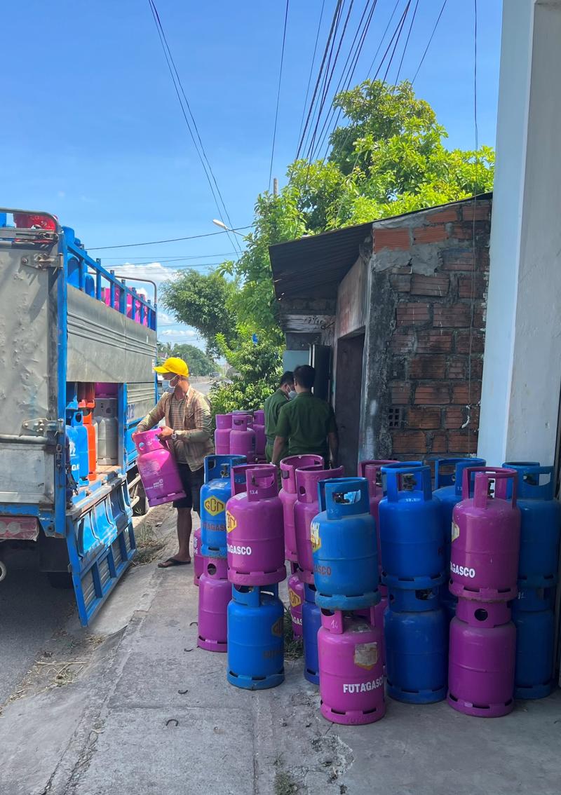 Cơ quan chức năng tỉnh Bình Định thu giữ gần 700 bình gas không hóa đơn, chứng từ 